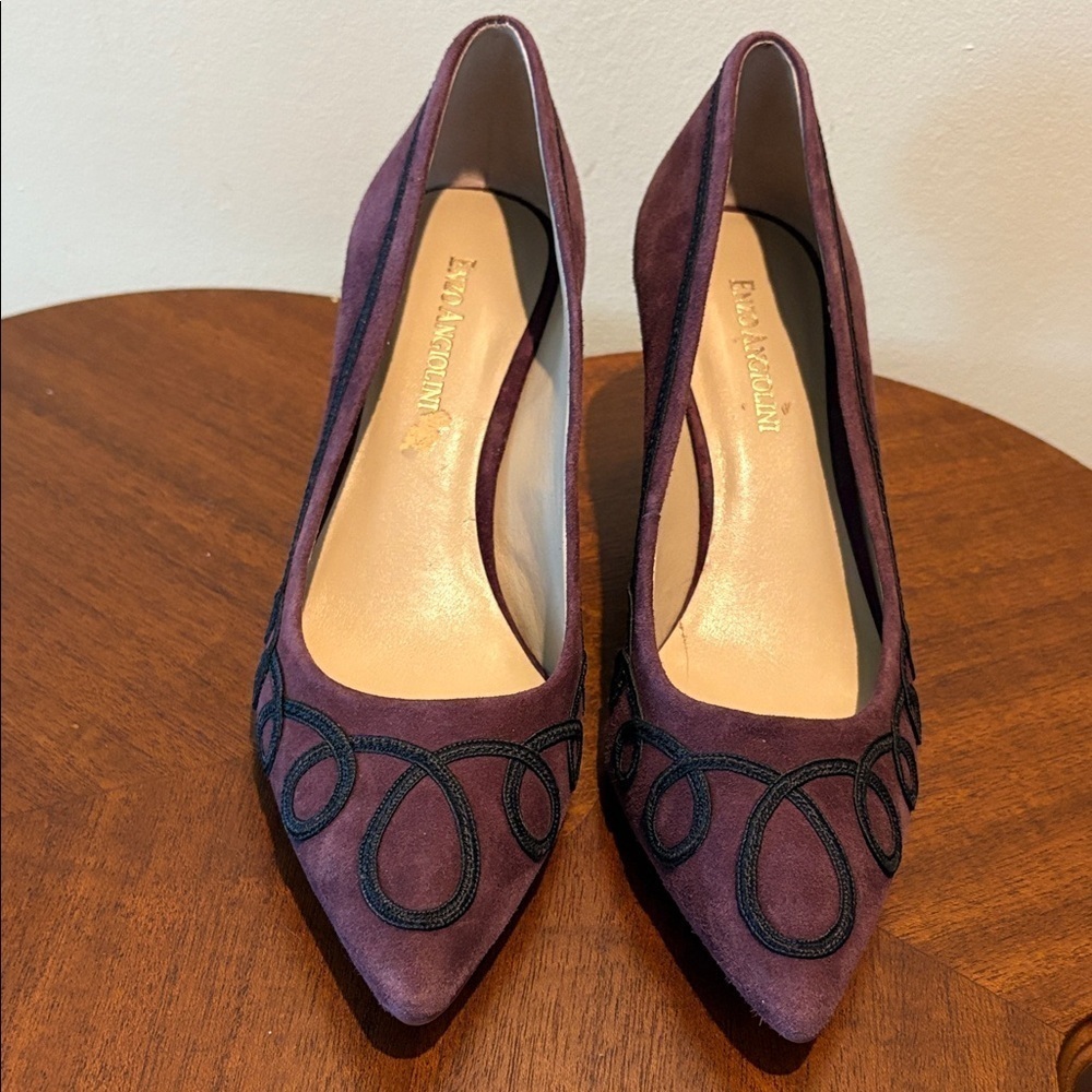 Enzo Angiolini  pumps  2.5” heeled shoes  suede purple plum  Navy trim
Size 7.5